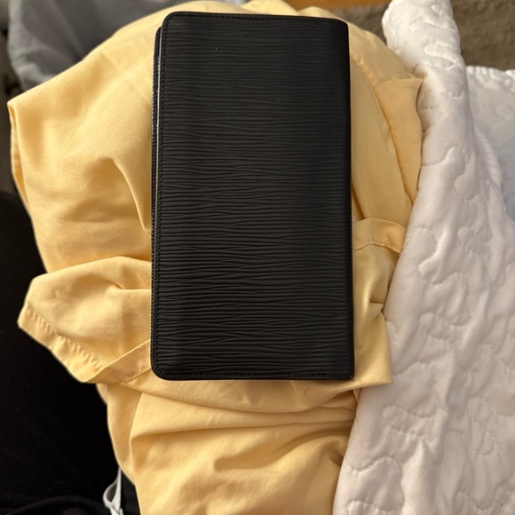 Louis Vuitton Textured Black Wallet - Picture 11 of 13